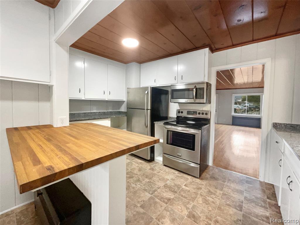 6441 Crest Drive, Waterford, MI 48329 — Photo 5