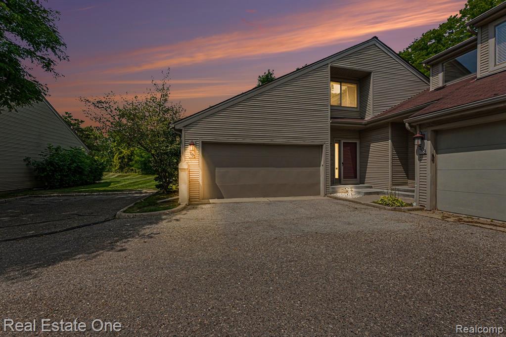 701 Charing Court, Rochester, MI 48307