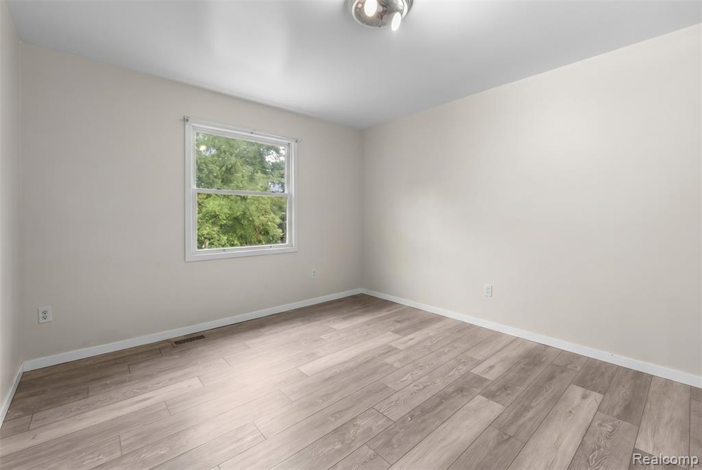 7386 Woodlore Drive, West Bloomfield, MI 48323 — Photo 15