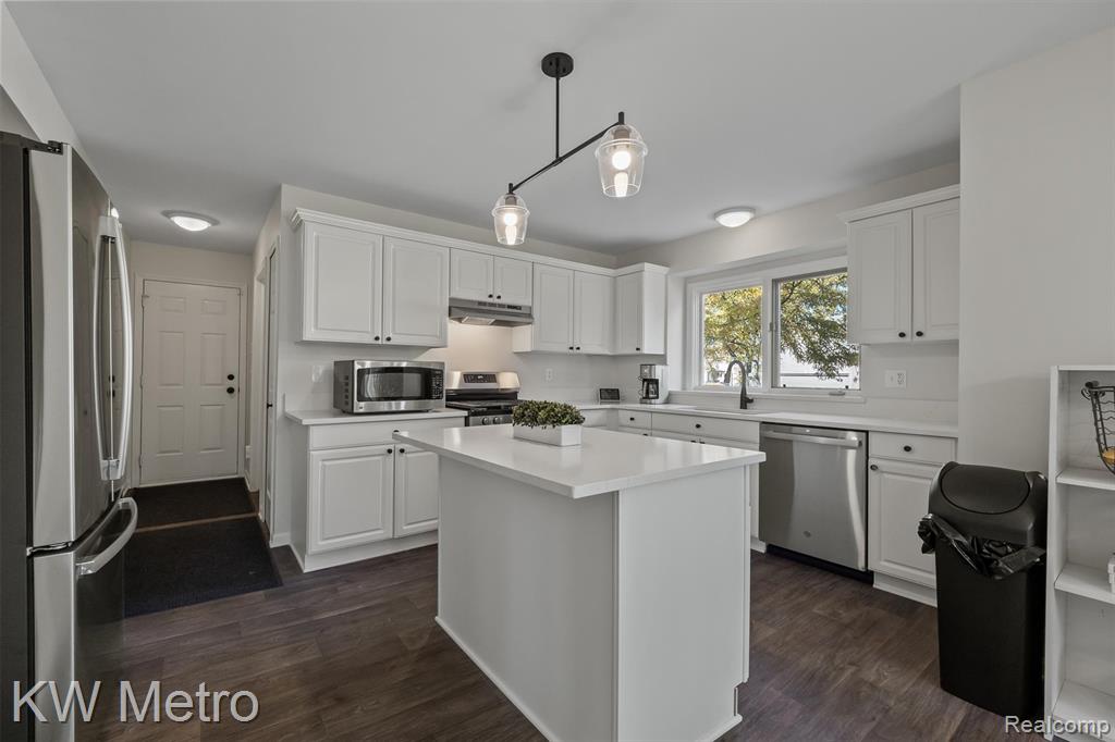 45914 Portsville Drive, Macomb, MI 48044 — Photo 12