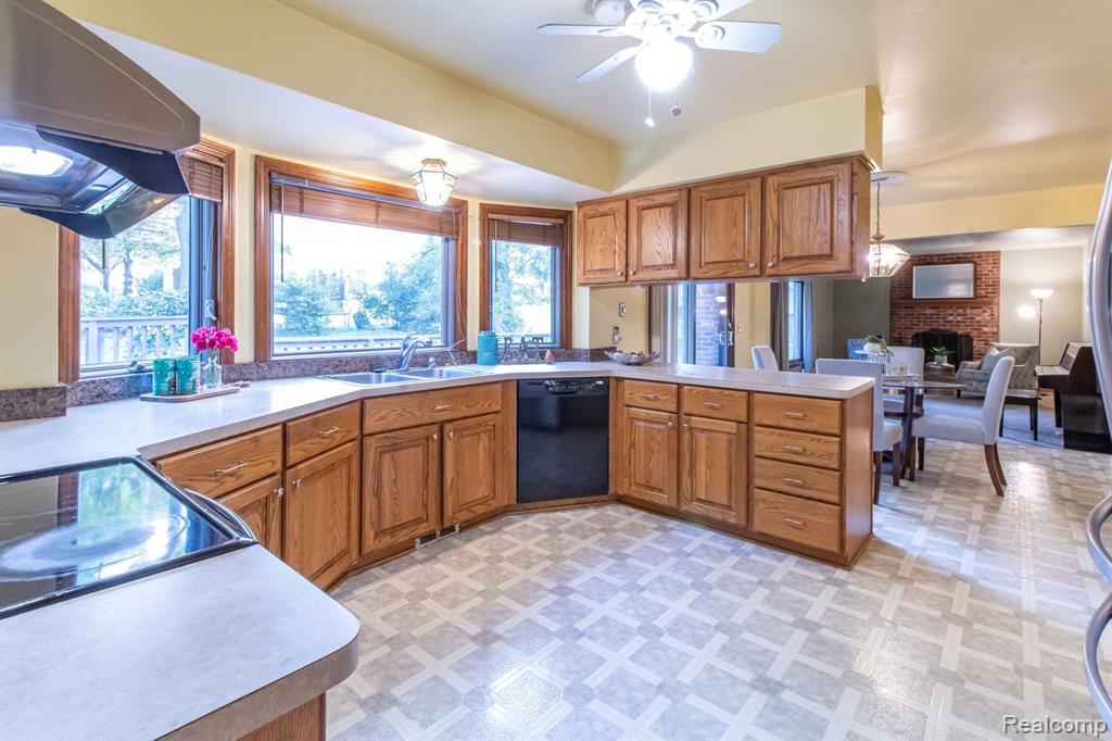 44891 Huntingcross Drive, Novi, MI — Photo 11