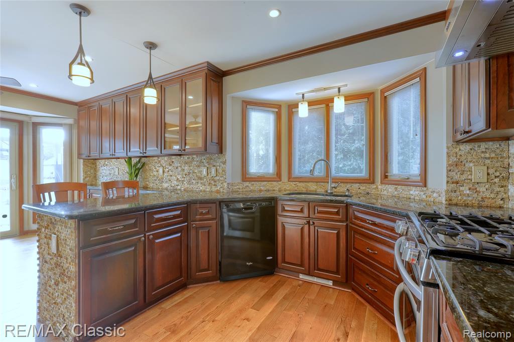 43274 Hillsboro Drive, Clinton Twp, MI 48038 — Photo 12