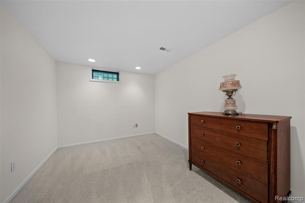 21425 Archwood Circle, Farmington Hills, MI 48336 — Photo 30