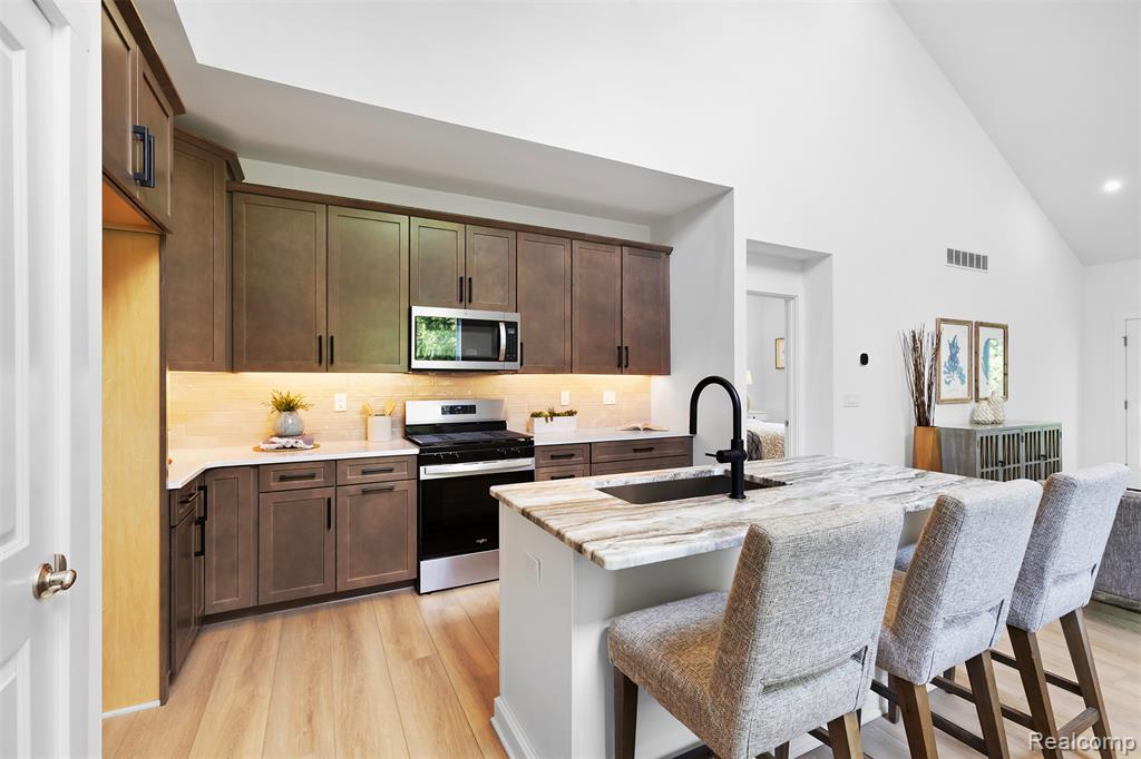 5332 Trail Vista Dr, West Bloomfield, MI 48323 — Photo 10