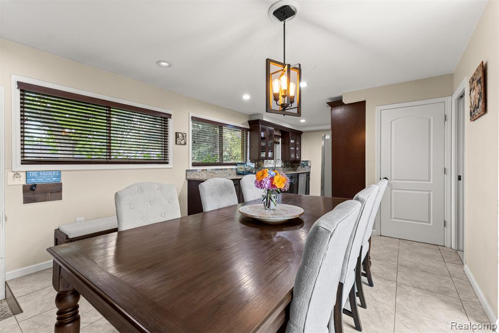 8570 Rockland Street, Dearborn Heights, MI 48127 — Photo 25