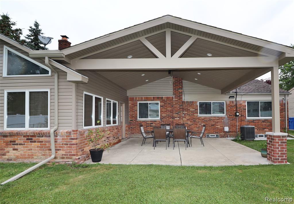 739 Kinloch Street, Dearborn Heights, MI 48127 — Photo 10