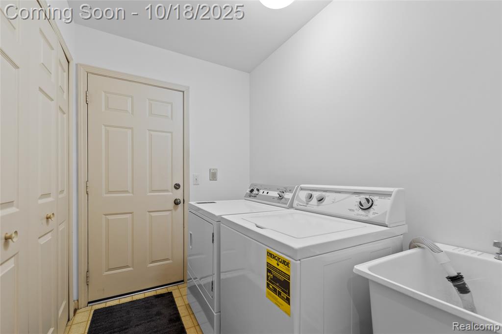 448 Streamview Court, Rochester Hills, MI 48309 — Photo 29