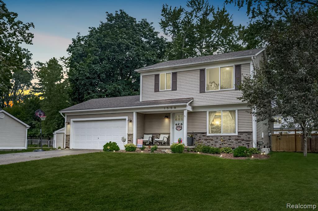 1558 Maddox Street, West Bloomfield, MI 48324