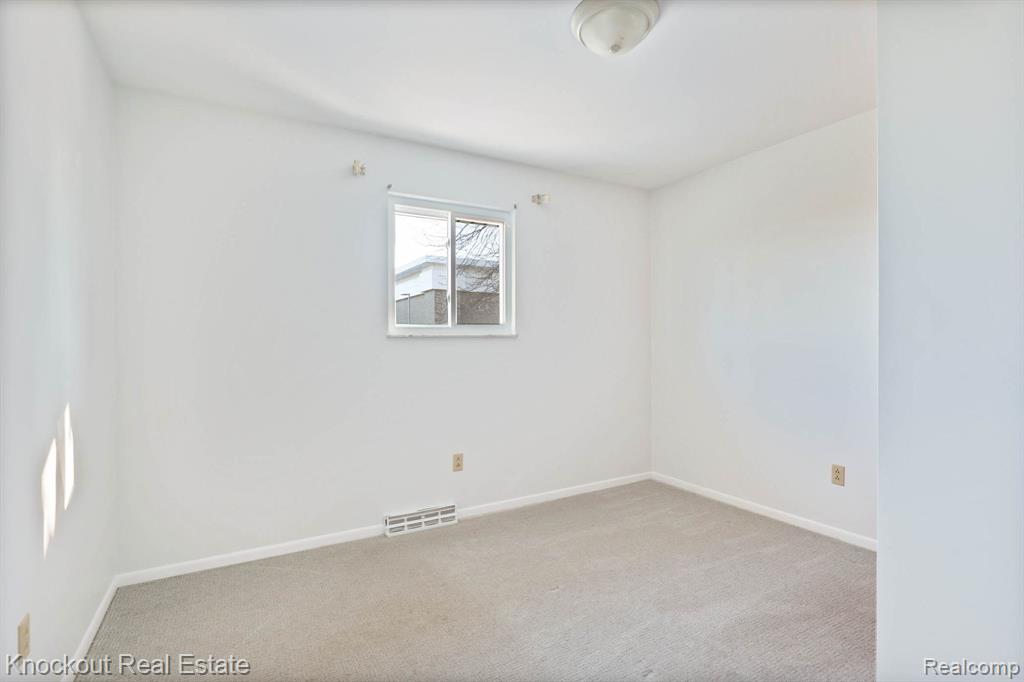 409 FRANCONIAN Drive E, Frankenmuth, MI 48734 — Photo 27