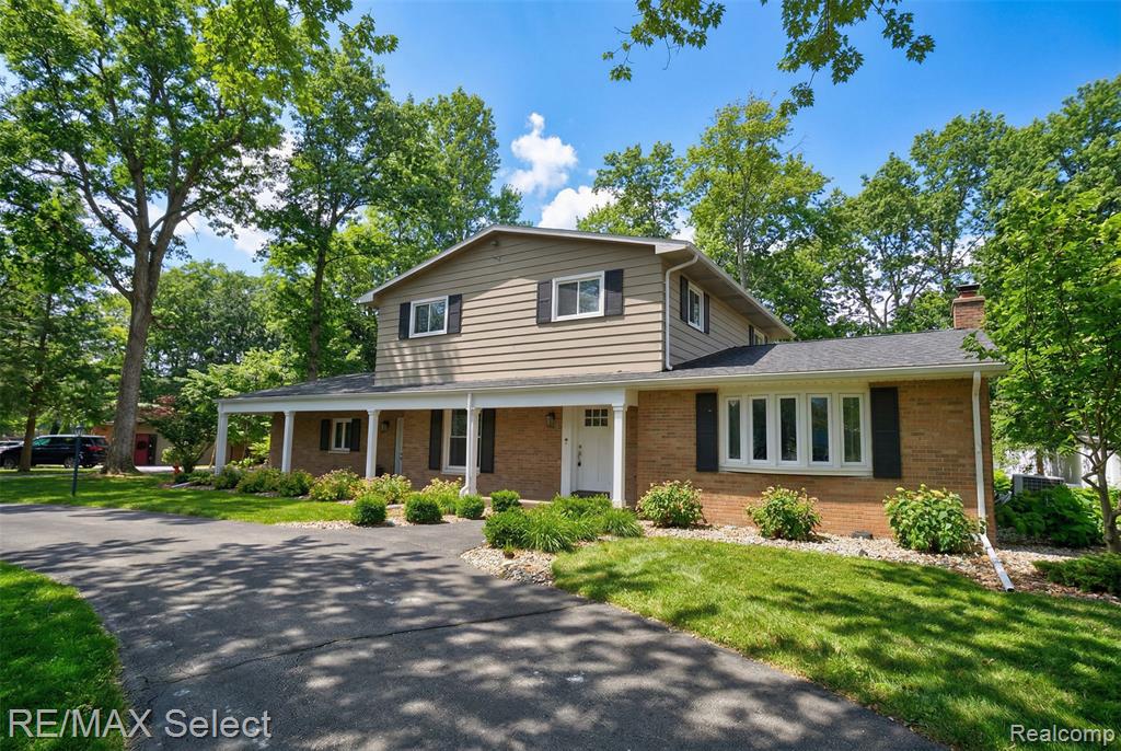 5401 S Sycamore Drive, Burton, MI 48509 — Photo 3