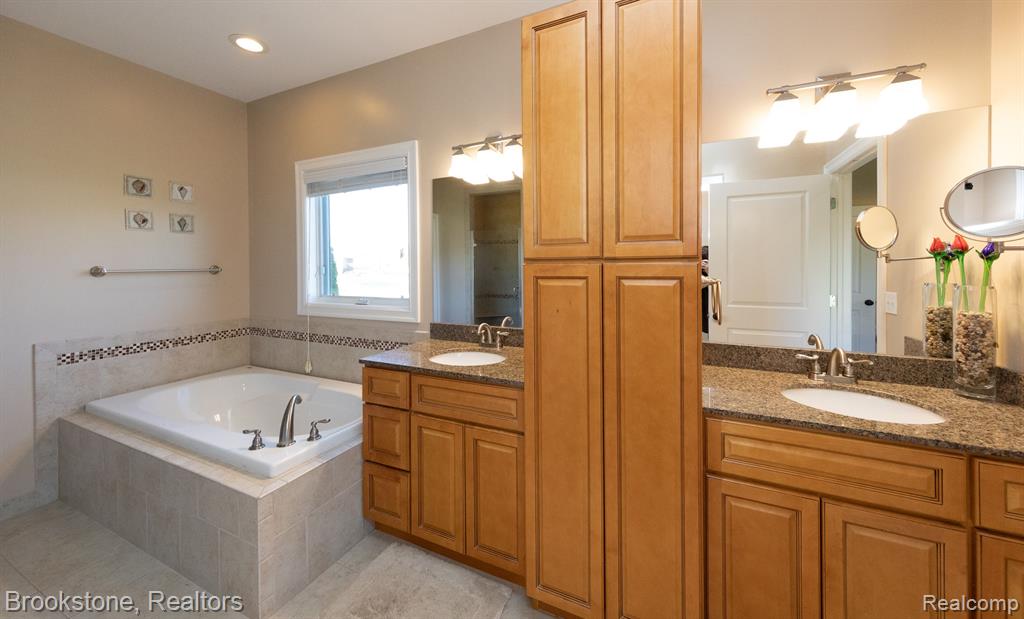 897 MOLDOVIA Drive, White Lake, MI — Photo 26