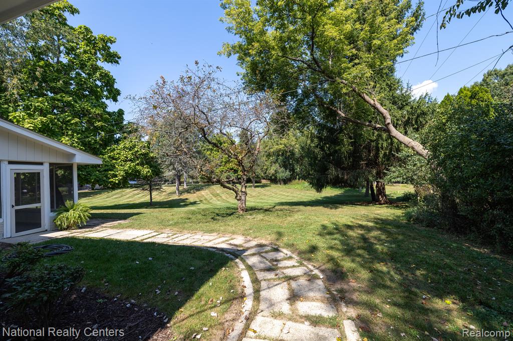 6050 UPPER STRAITS Boulevard, West Bloomfield, MI 48324 — Photo 37