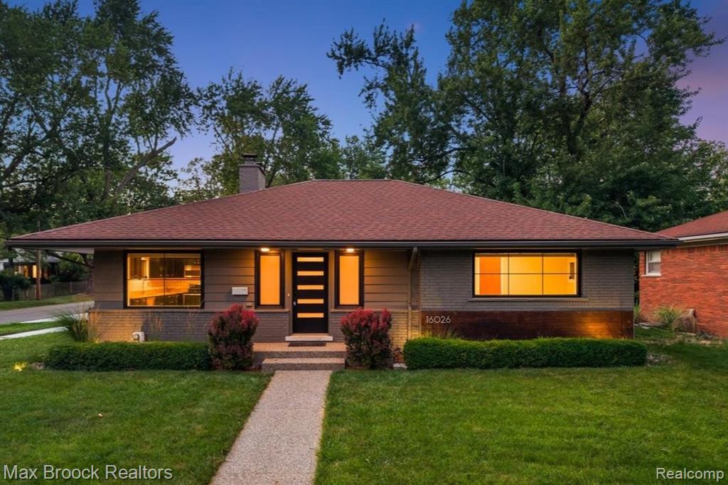 16026 Lauderdale Avenue, Beverly Hills, MI 48025