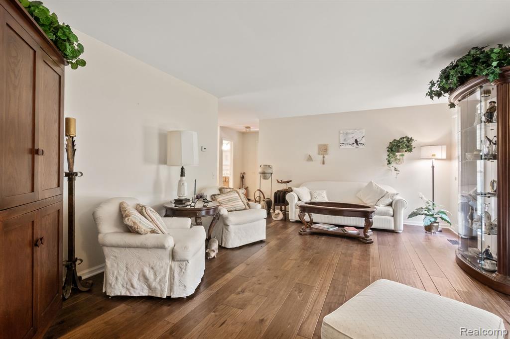 2420 Garland Street, Keego Harbor, MI 48320 — Photo 4
