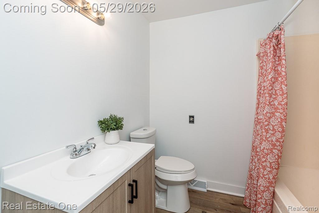 1056 Adams Road, Burton, MI 48509 — Photo 17