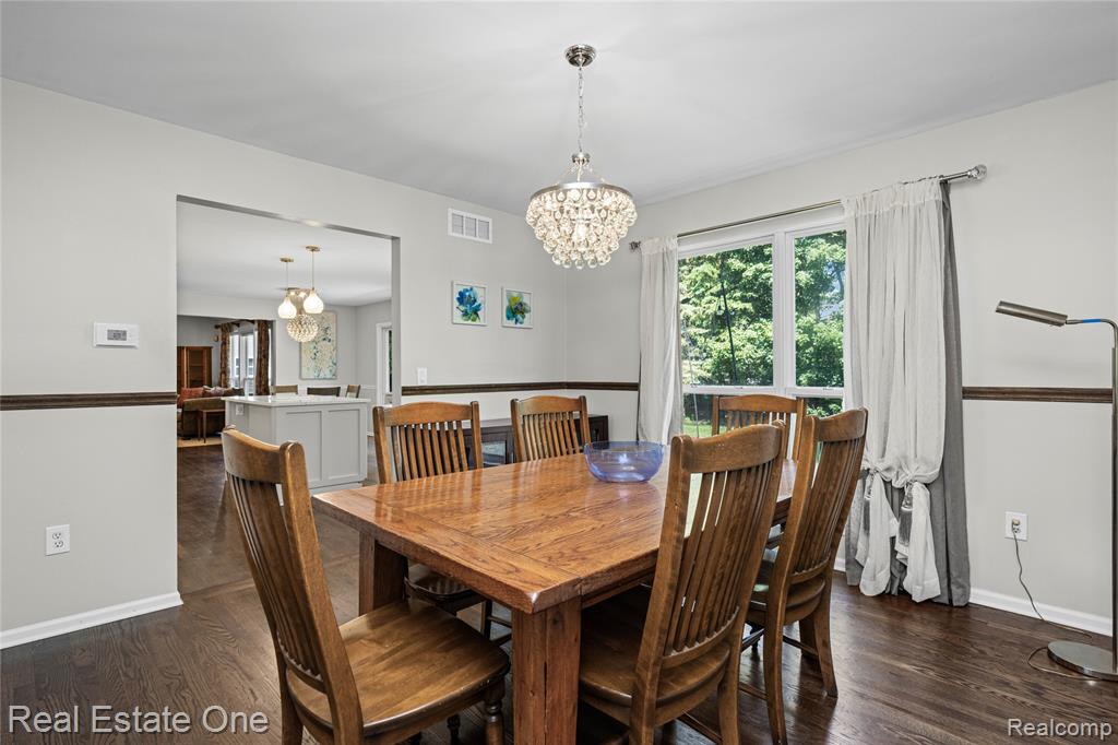 7570 Greenway Lane, West Bloomfield, MI 48324 — Photo 18