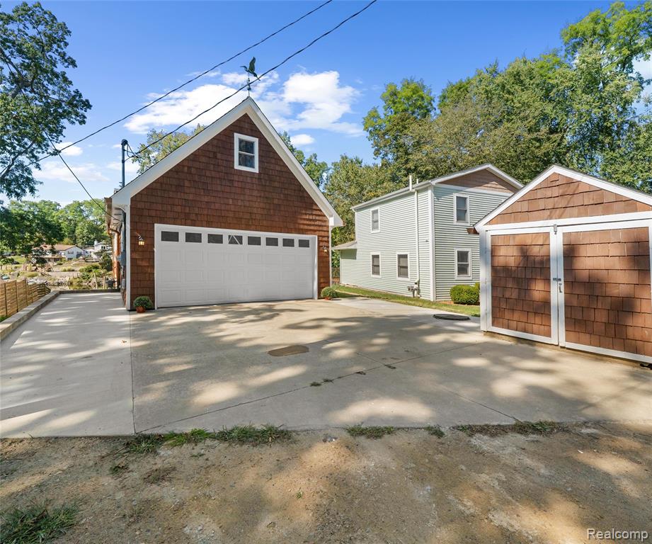11252 Hiland Court, Pinckney, MI 48169 — Photo 10