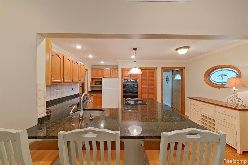 50666 W 9 Mile Road, Novi, MI — Photo 5