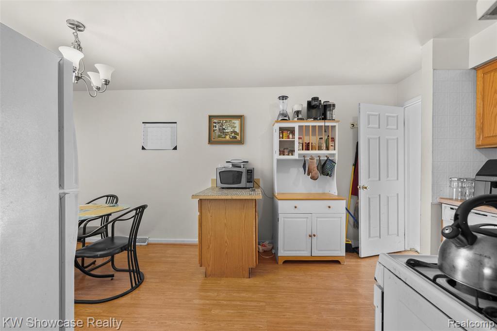 19560 Berg Road, Detroit, MI 48219 — Photo 12