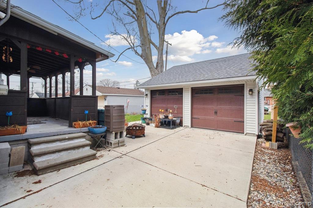 944 NEW YORK Avenue, Lincoln Park, MI 48146 — Photo 30