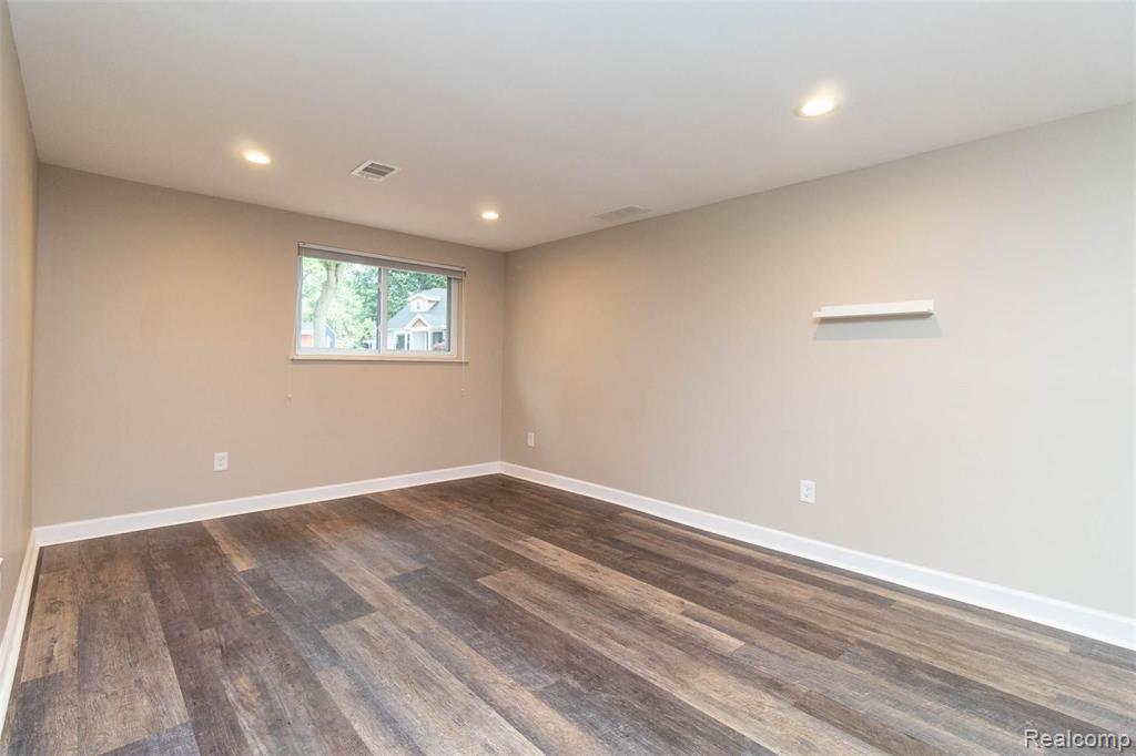 915 HARTSOUGH Court, Plymouth, MI 48170 — Photo 15