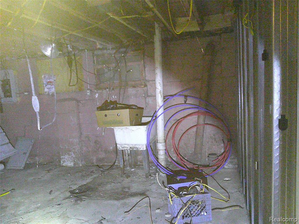 419 King Street, Detroit, MI 48202 — Photo 32