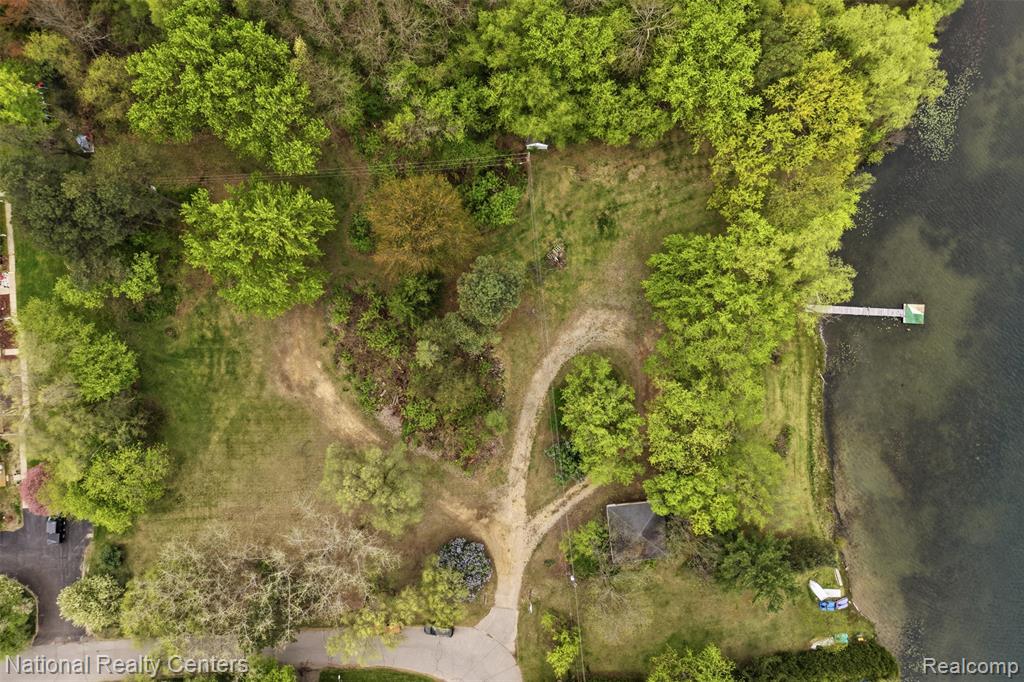 1625 HIGHLAND PARK Drive, Highland, MI 48356 — Photo 8