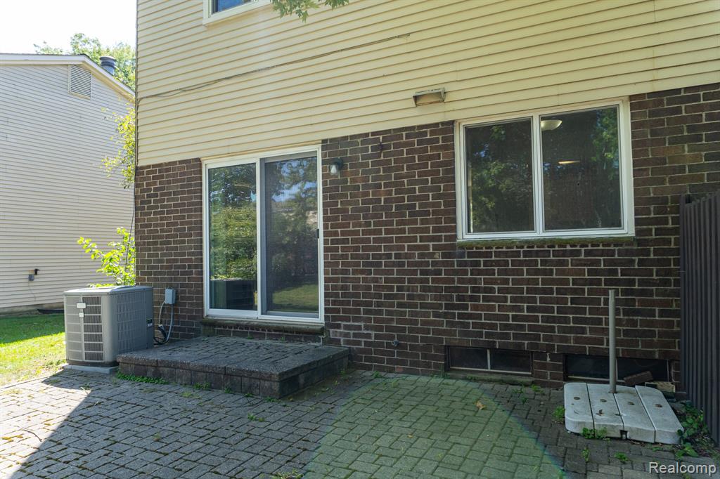 8362 LAKEVIEW Drive, Ypsilanti, MI 48198 — Photo 28