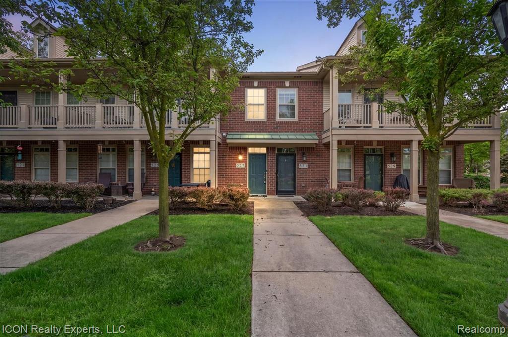527 Red Oak Court, Commerce Twp, MI 48390 — front exterior