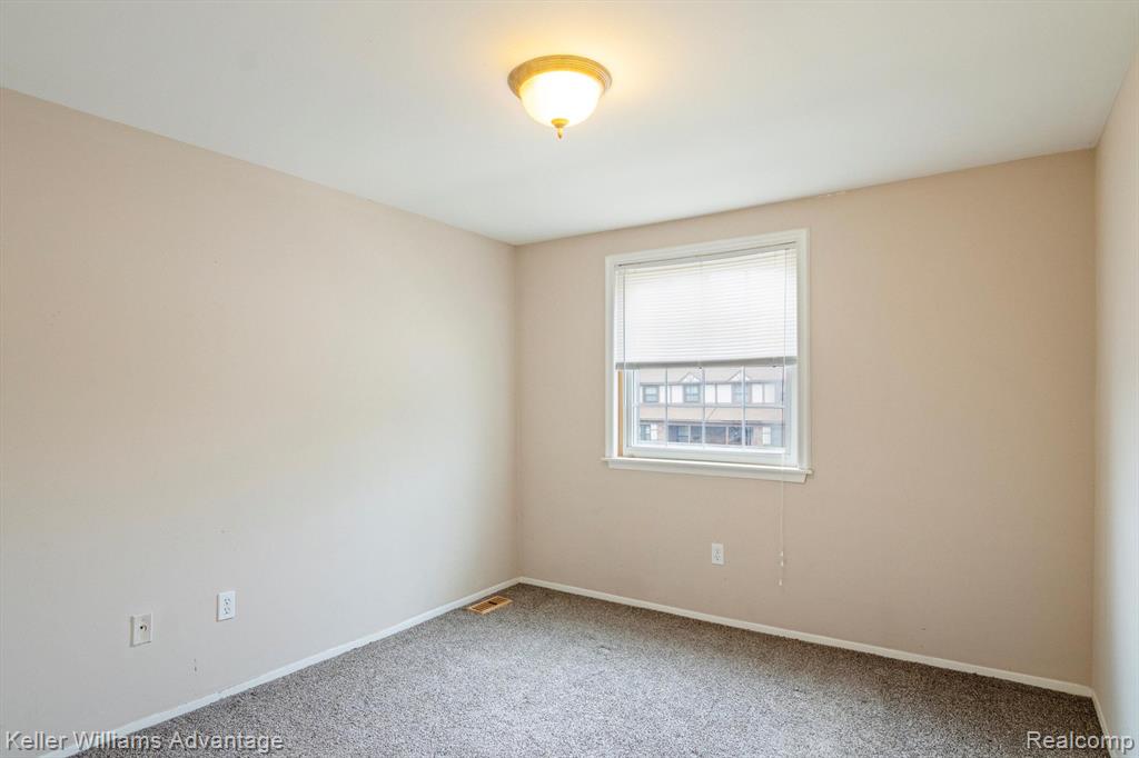 28663 LOWELL N, Southfield, MI 48076 — Photo 12