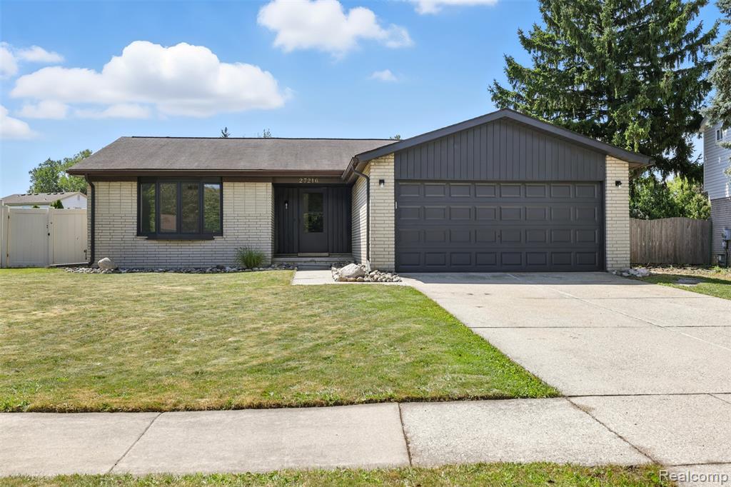 27216 Roney Avenue, Brownstown, MI 48183 — Photo 2