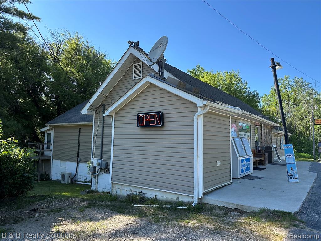 5009 Lapeer Road, Columbiaville, MI 48421 — Photo 3