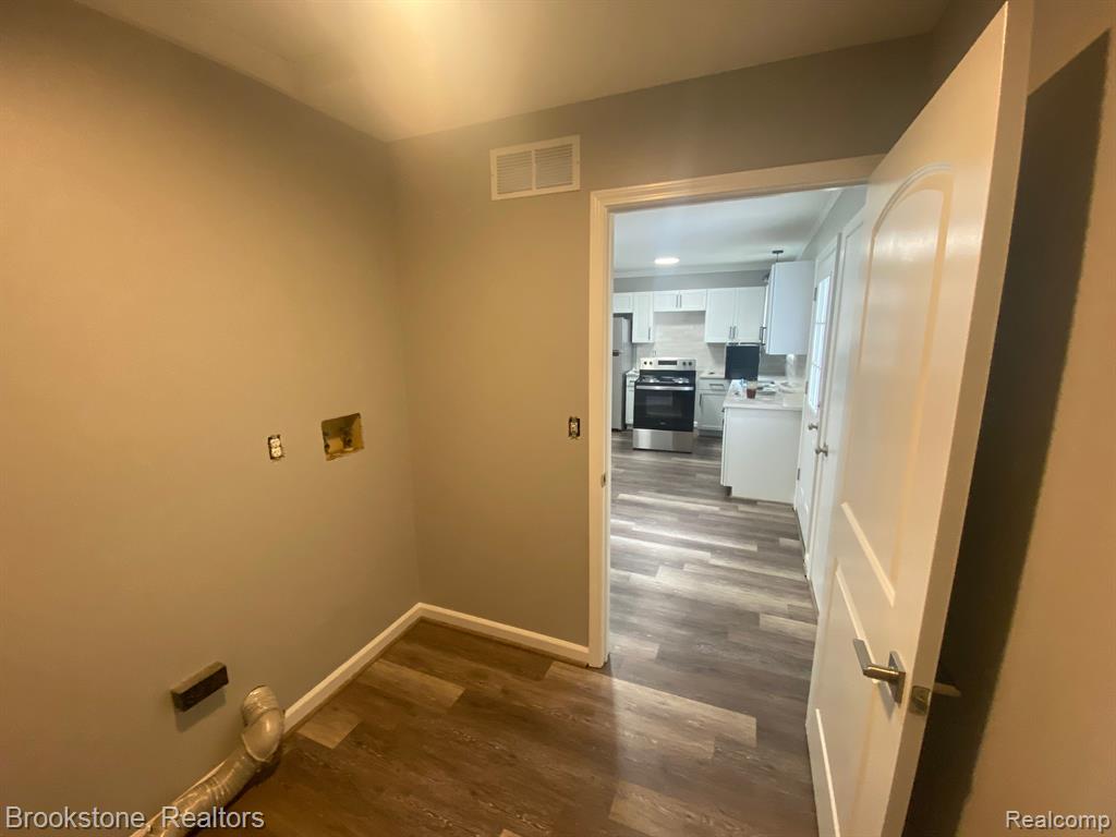 940 FRED W MOORE, St. Clair, MI 48079 — Photo 10