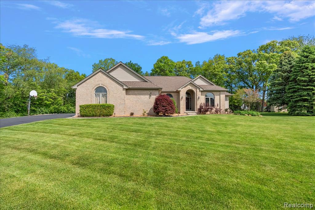 8533 Glen View Drive, Howell, MI 48843 — Photo 2