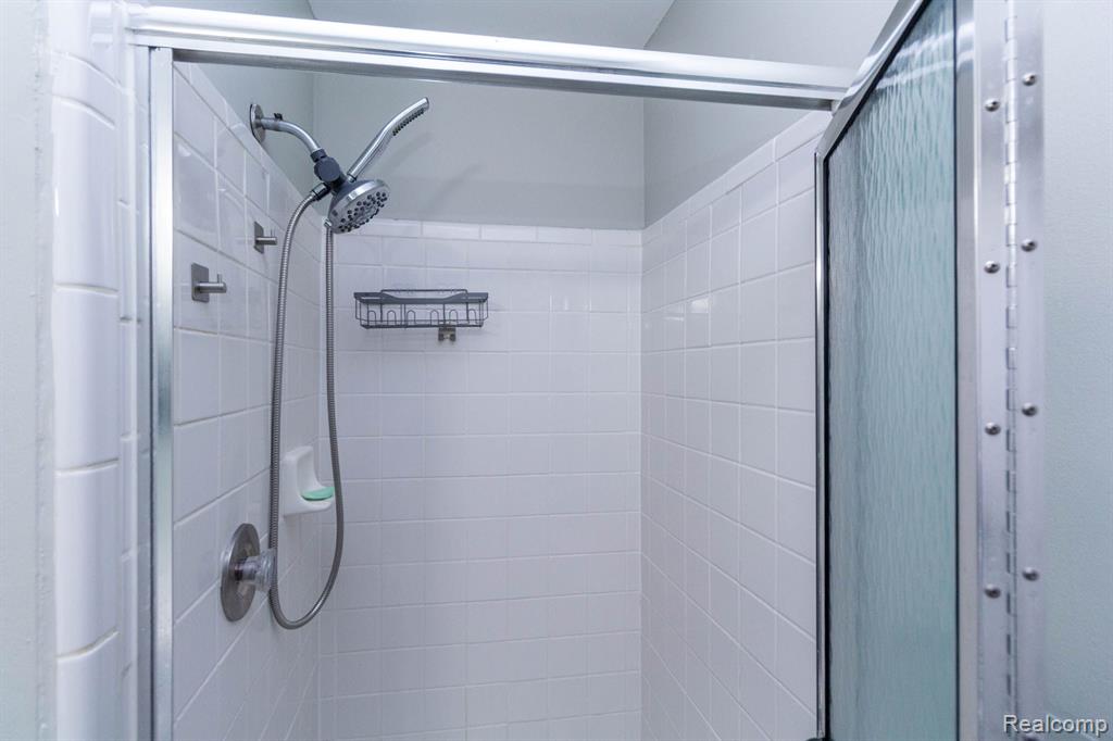 5866 VASSAR, West Bloomfield, MI — Photo 26