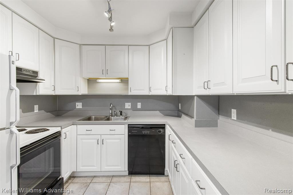 29464 Bobrich Street, 49, Livonia, MI 48152 — Photo 5