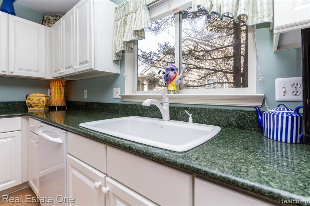 490 FRANKLIN LAKE Circle, Oxford, MI 48371 — Photo 24