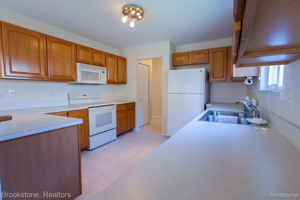 44138 Kendyl, Sterling Heights, MI 48314 — Photo 8