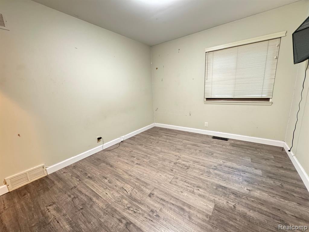 3152 LINDENWOOD Drive, Dearborn, MI 48120 — Photo 17