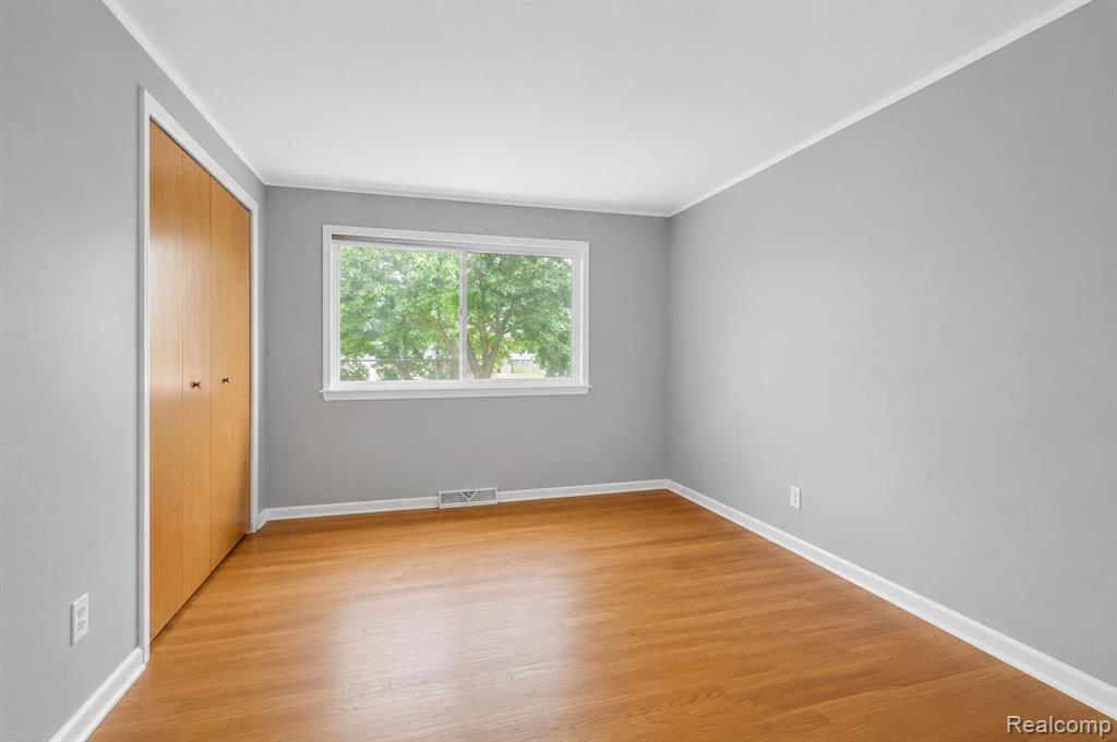 32229 Cambridge Drive, Warren, MI 48093 — Photo 9