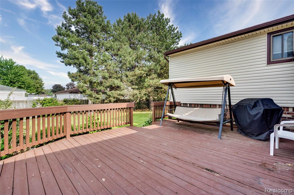 24705 Colonial Drive, Woodhaven, MI 48183 — Photo 6