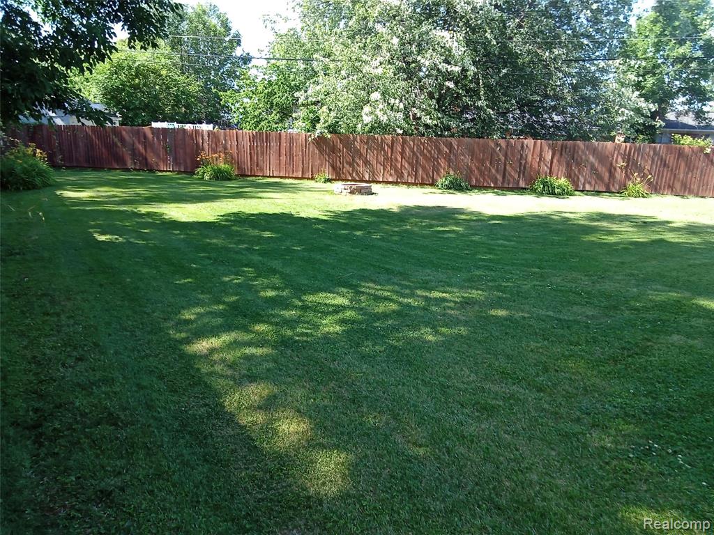 8283 Christine Street, Warren, MI 48093 — Photo 25