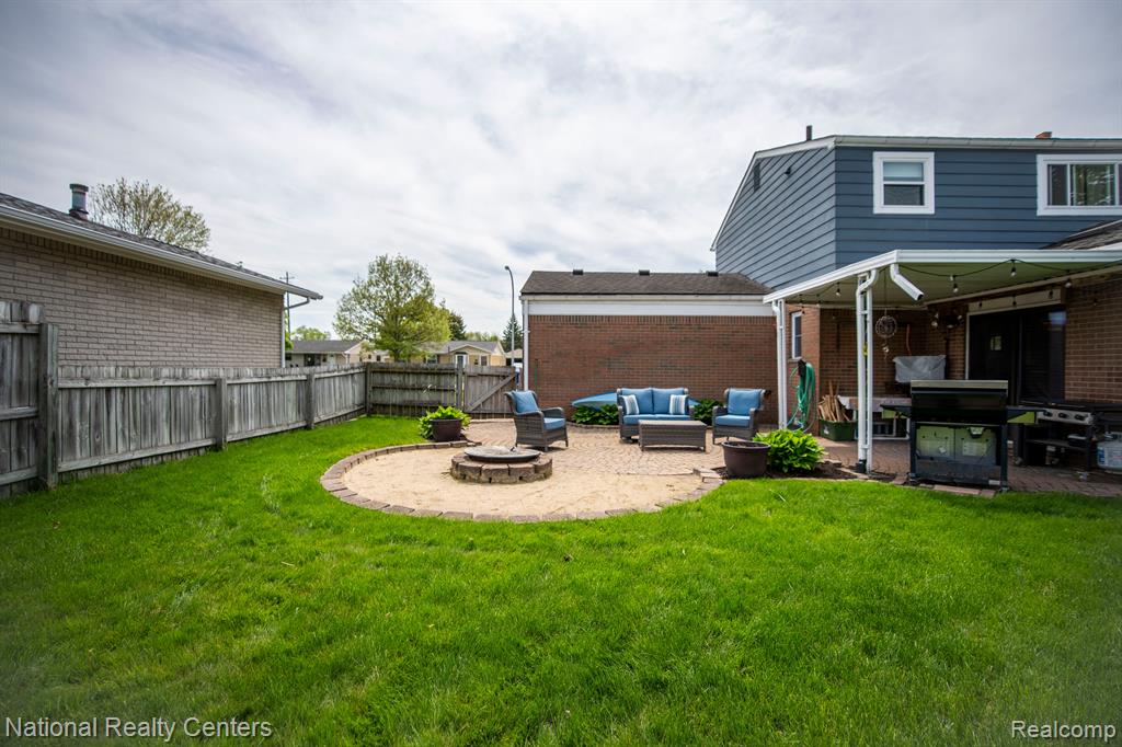 42438 SOMERSET Court, Canton, MI 48187 — Photo 22