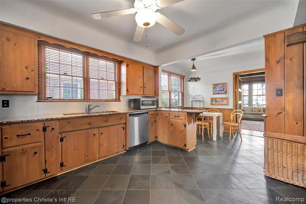 19635 Shrewsbury Road, Detroit, MI 48221 — Photo 21