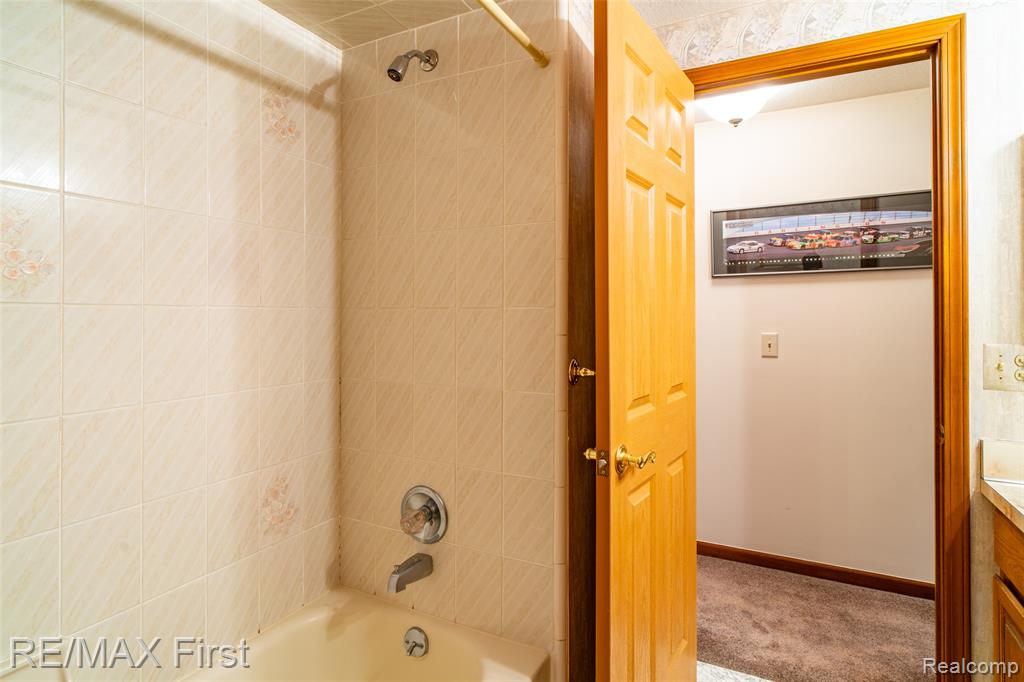 47799 Farmbrook Court, Chesterfield, MI — Photo 41