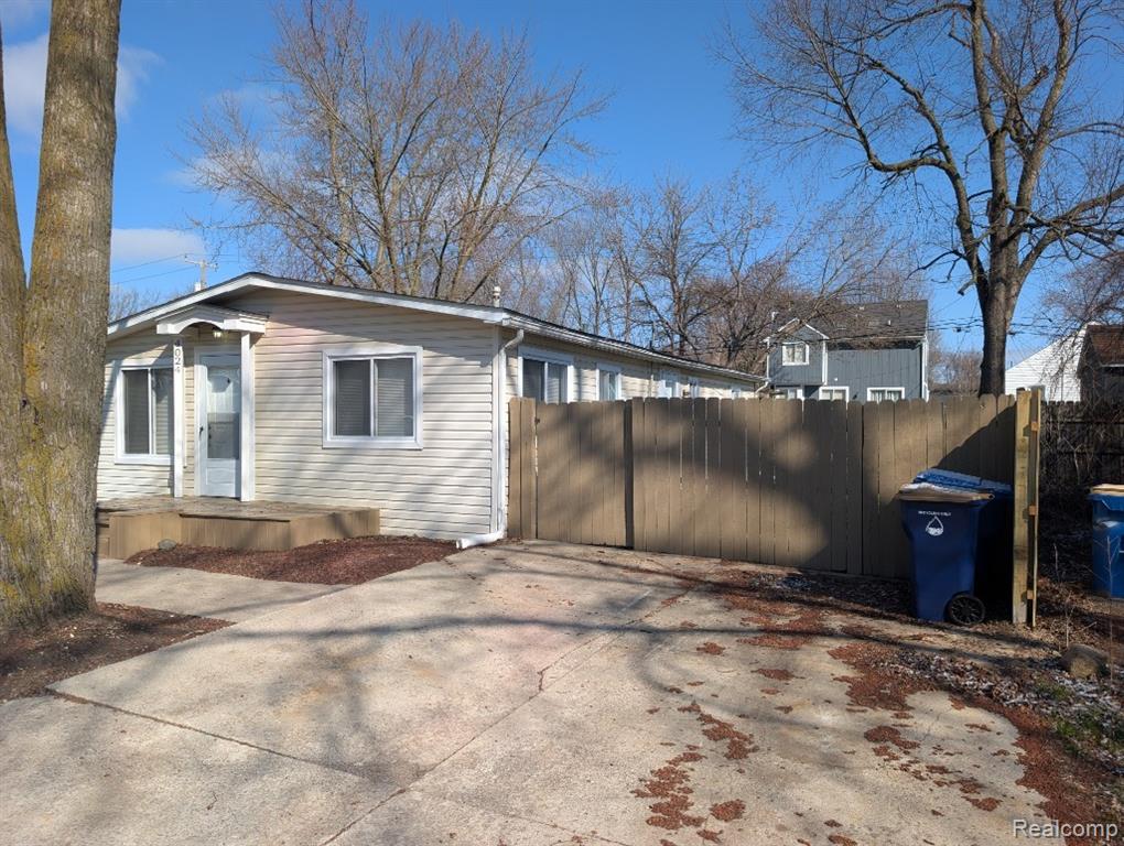 4024 Wenonah Lane, Waterford, MI 48328 — Photo 31