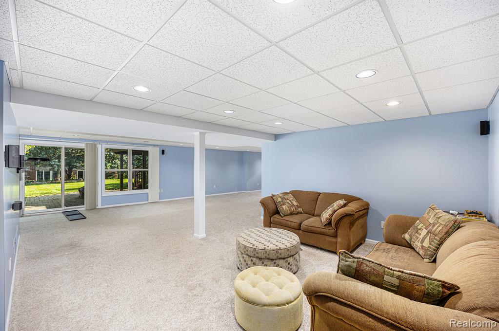 5686 Cherry Lane, West Bloomfield, MI 48324 — Photo 29