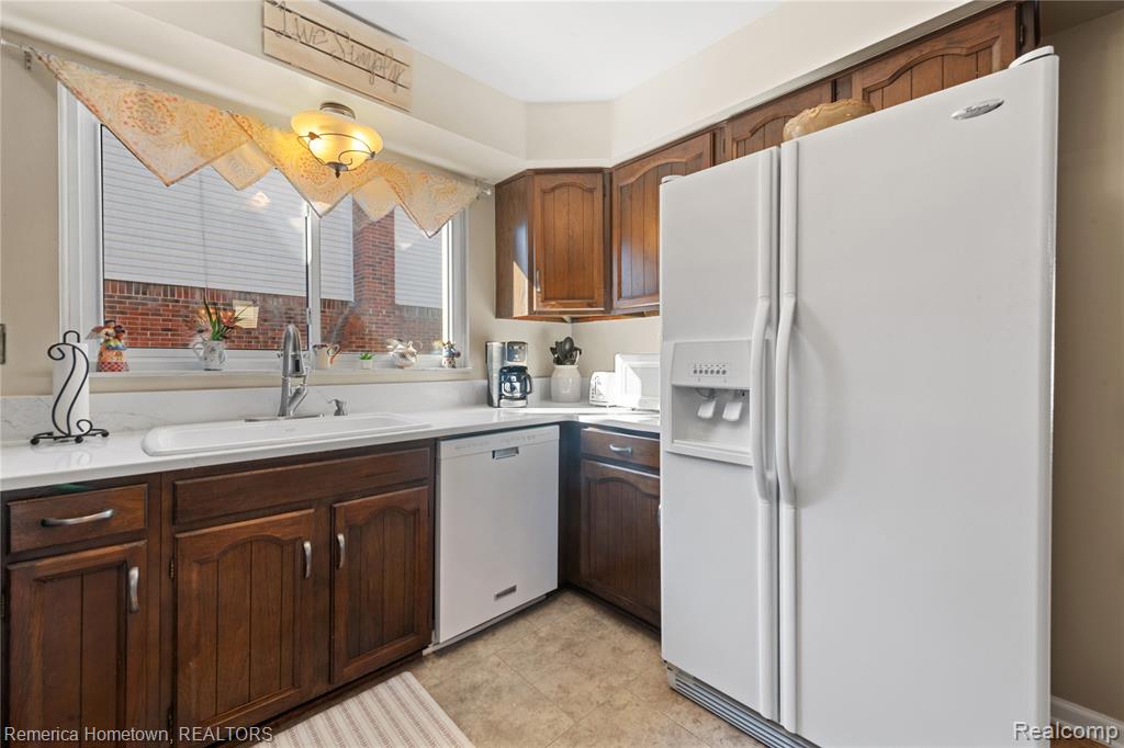 46490 Bartlett Drive, Canton, MI 48187 — Photo 30