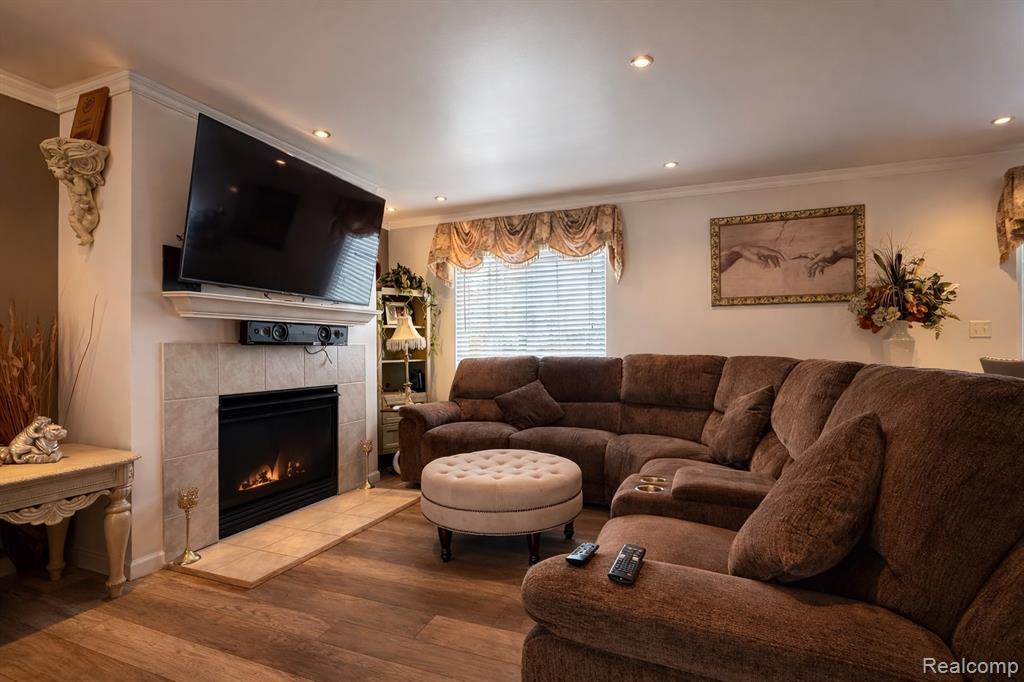 738 W Margaret Lane, Pontiac, MI 48341 — Photo 3