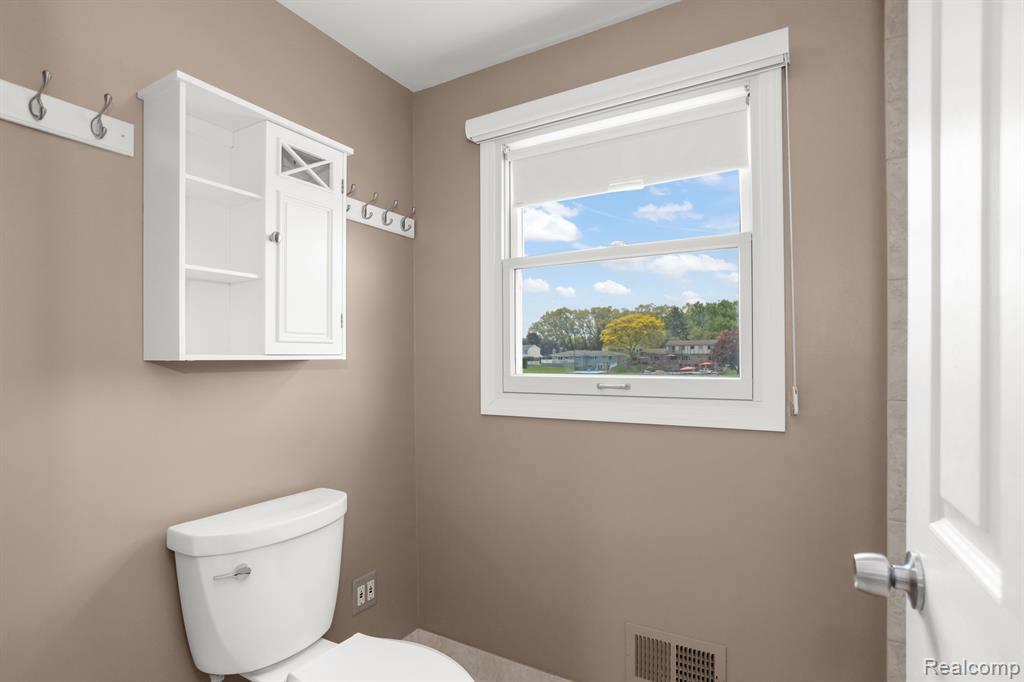 54443 POCAHONTAS Drive, Shelby Twp, MI 48315 — Photo 20